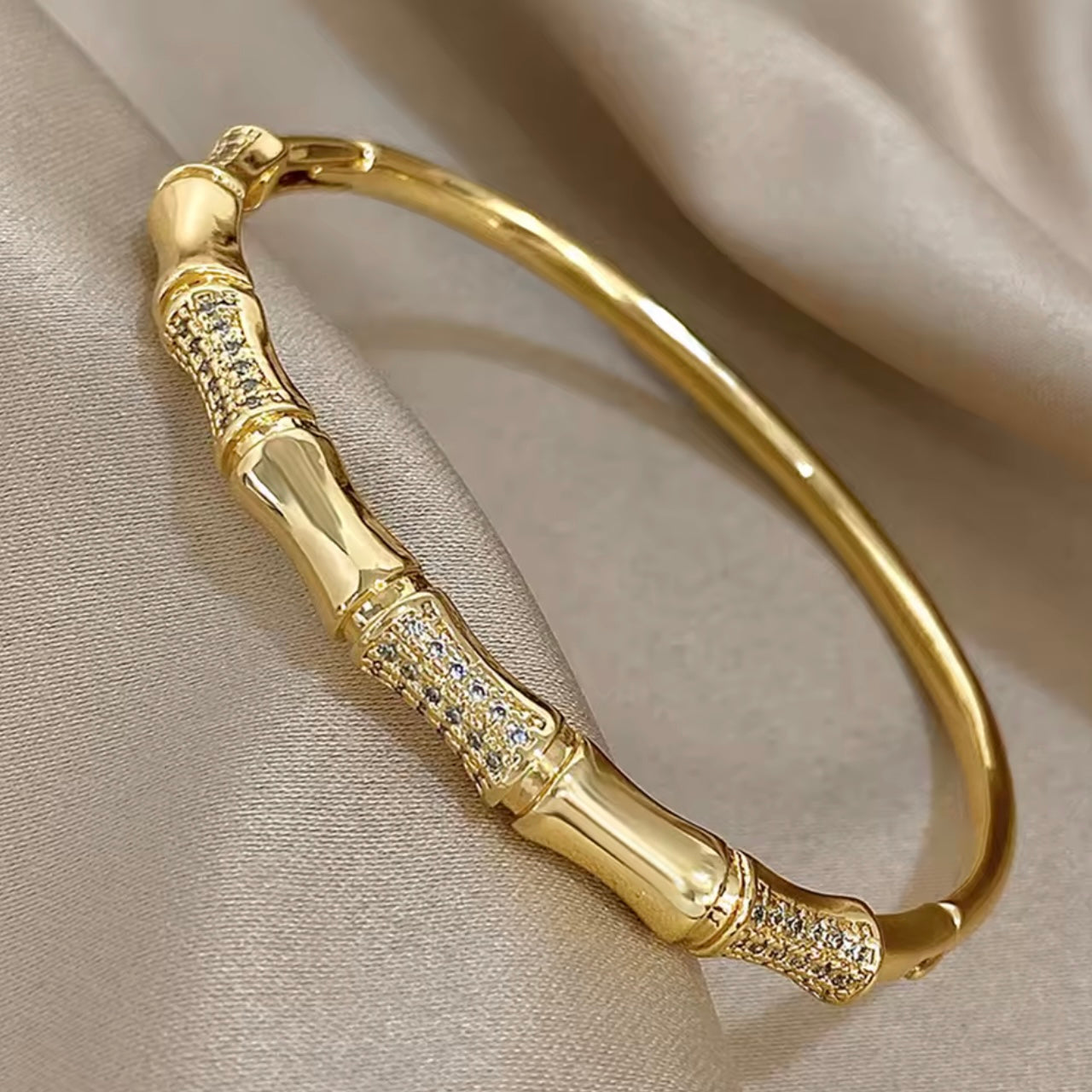 Delina | Gold bangle