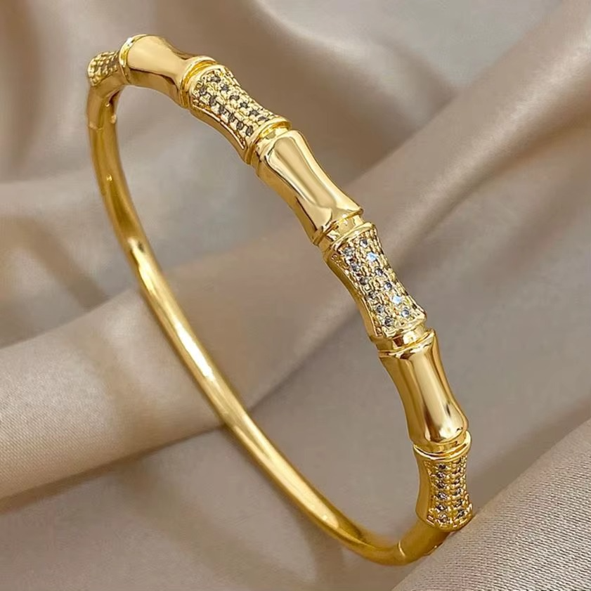 Delina | Gold bangle