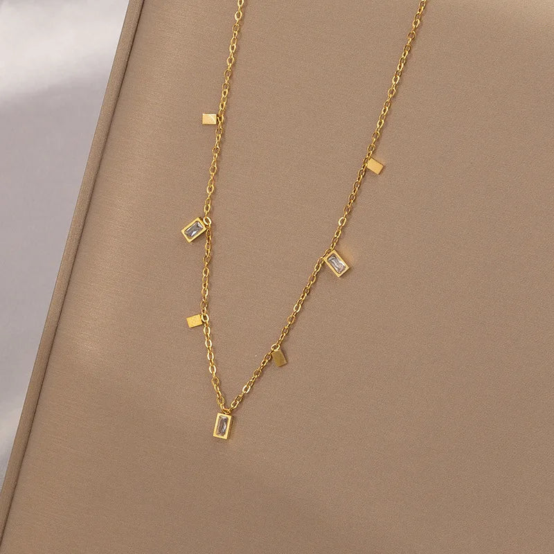 Avierra | pendant necklace